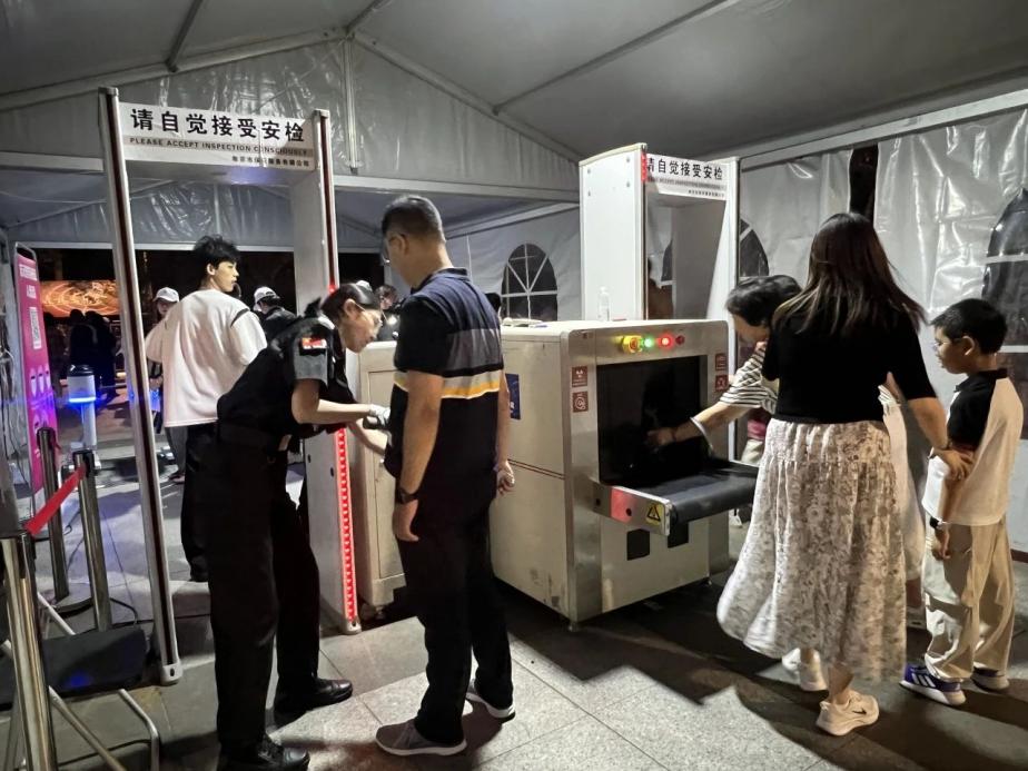 C:/Users/BA/Desktop/“安保鐵軍、硬核保障”2024系列報(bào)道四十三——月滿中秋，南京市保安服務(wù)有限公司圓滿護(hù)航“2024 南京森林音樂會(huì)”/4.jpg4